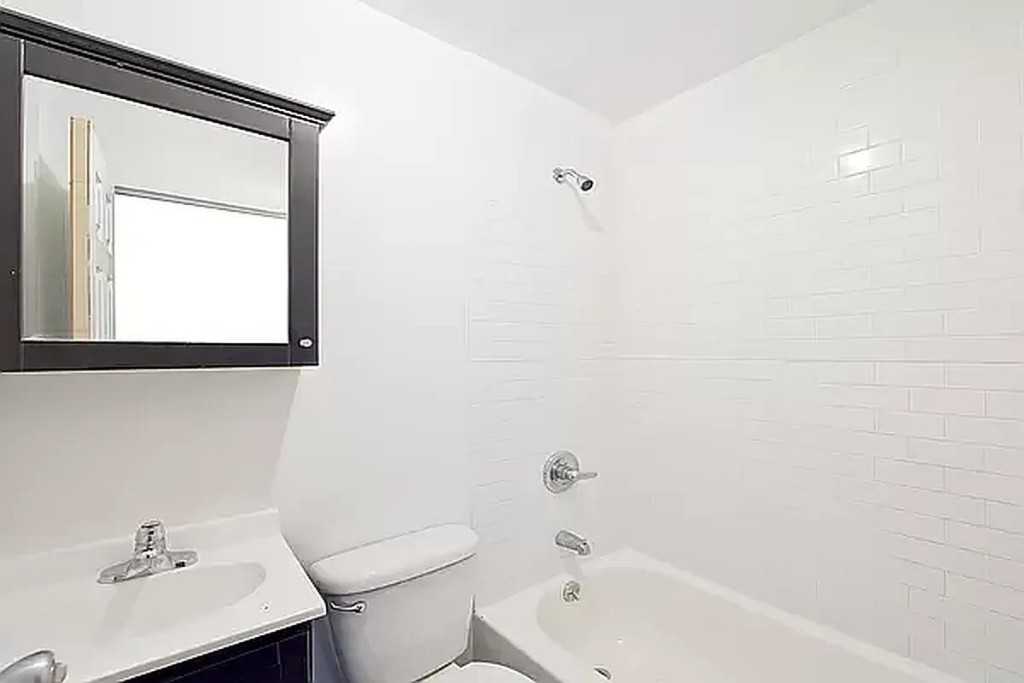 13 Essex St #4 - Photo 4 of 12