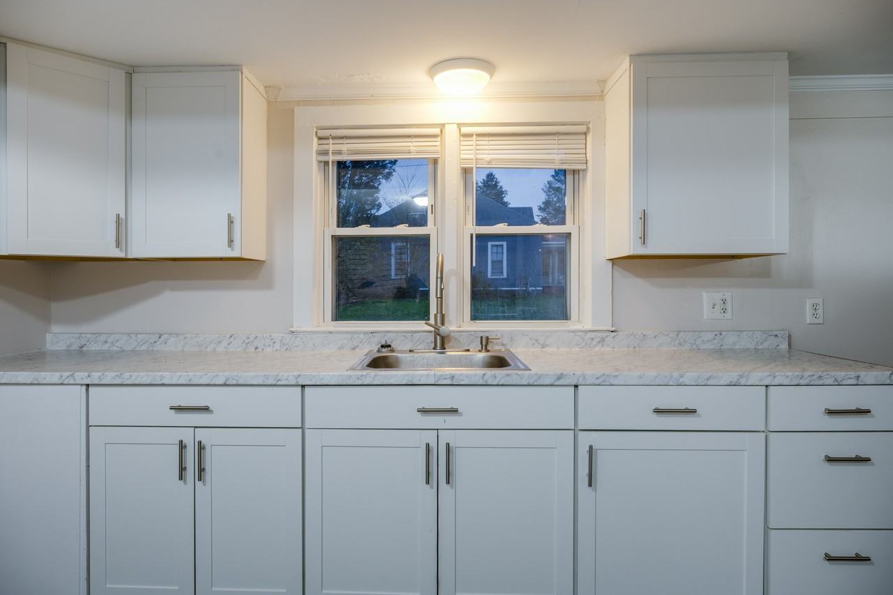 501 E Franklin St #1 - Photo 6 of 12