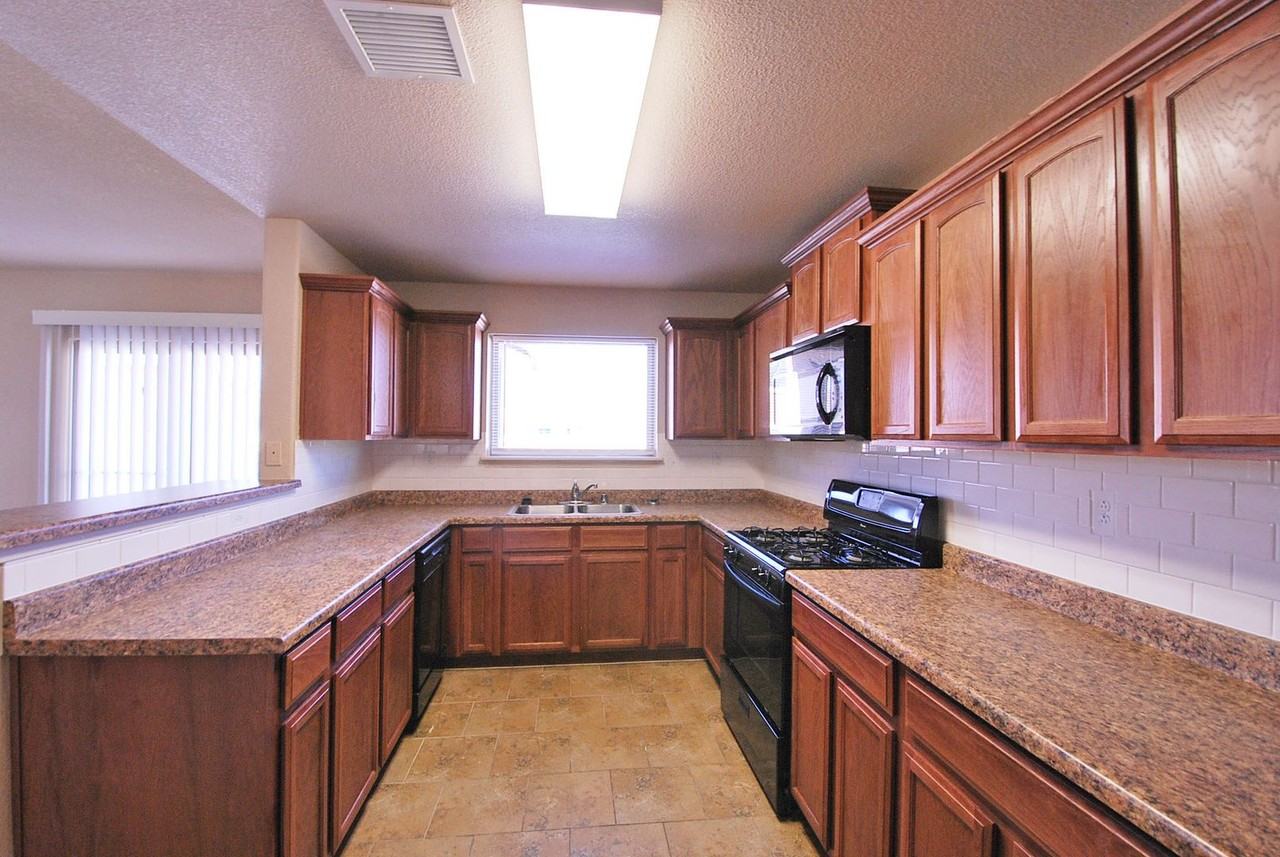 7073 Copper Canyon Dr - Photo 3 of 32