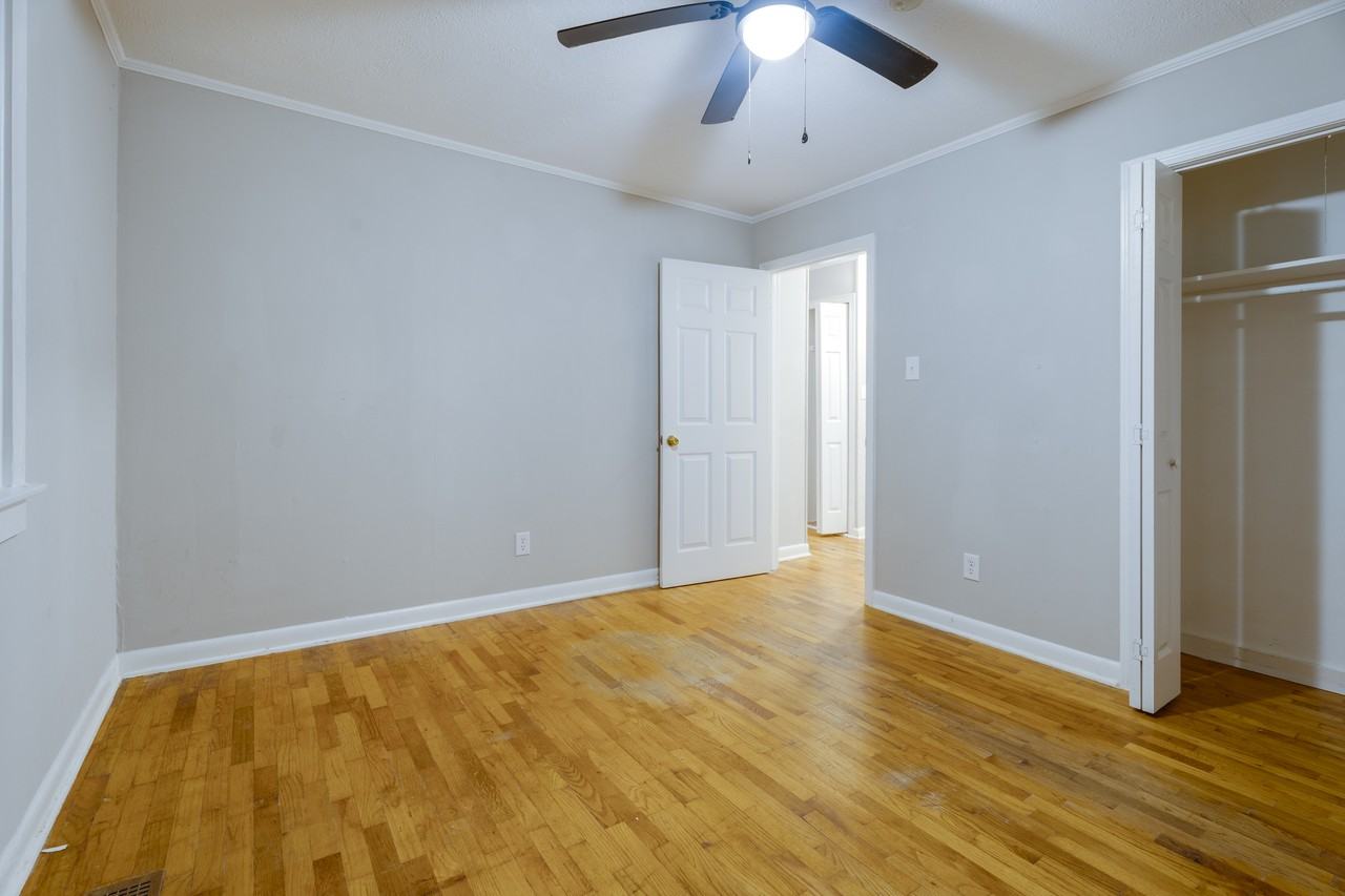 1813 Younger Ave #B - Photo 6 of 13