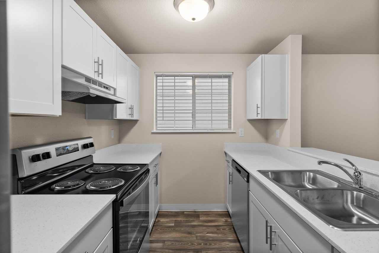 Crown Pointe Apartments - Photo 5 of 27