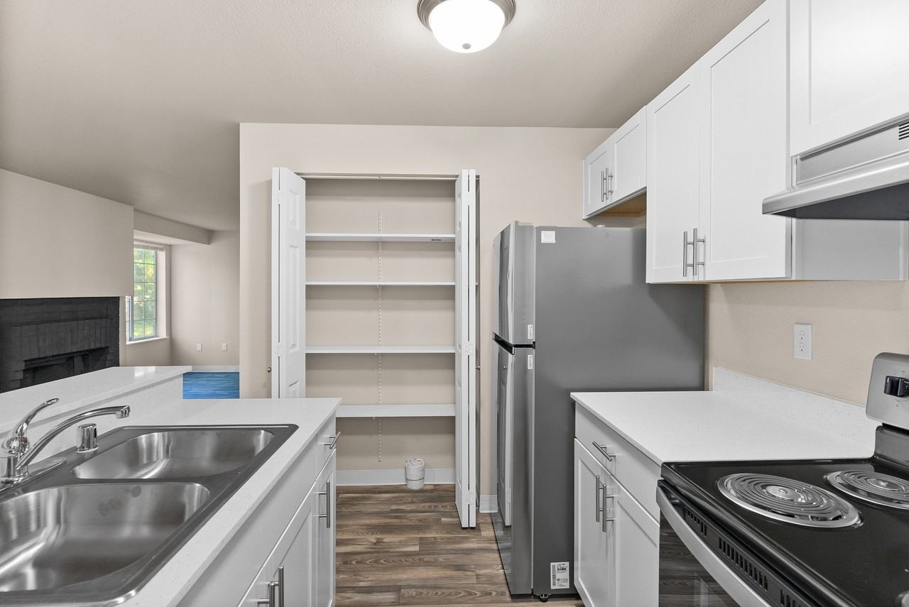 Crown Pointe Apartments - Photo 7 of 27