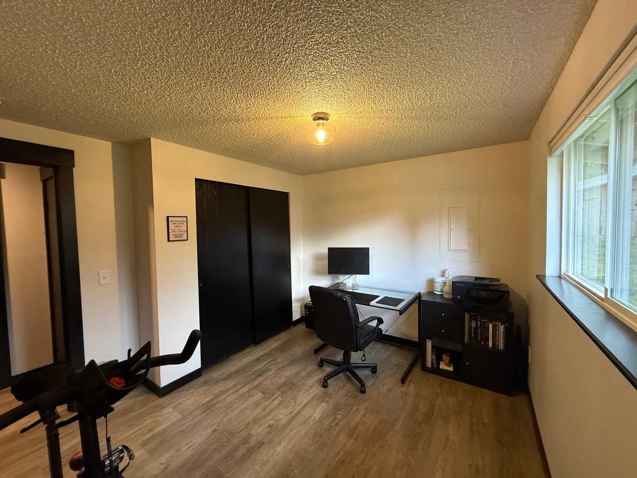 26714 Ne Valley St #1 - Photo 5 of 10