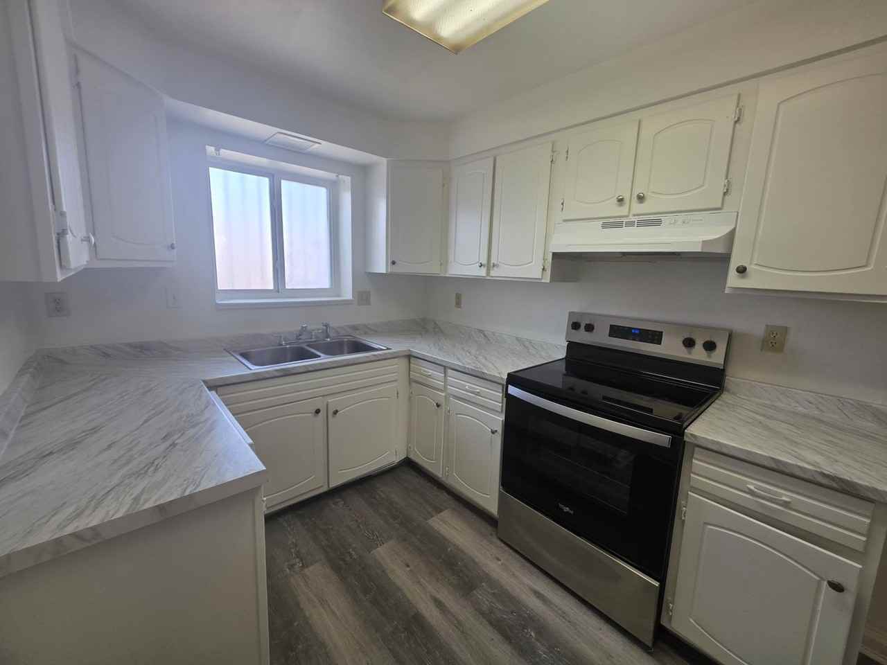 2210 S. Dexter St - Photo 2 of 25