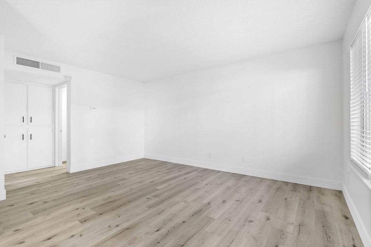 SHELFIELD APARTMENTS - Photo 3 of 24