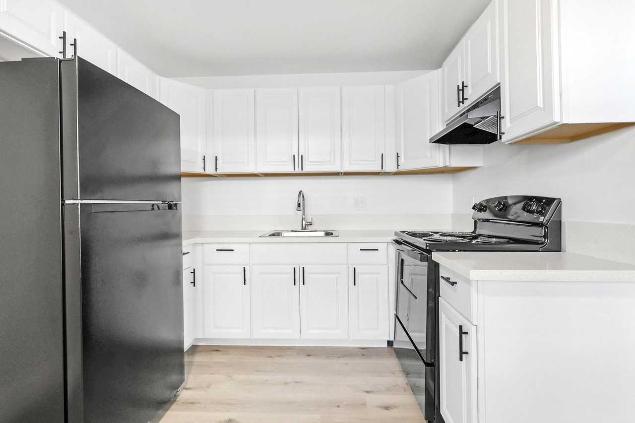 SHELFIELD APARTMENTS - Photo 5 of 24