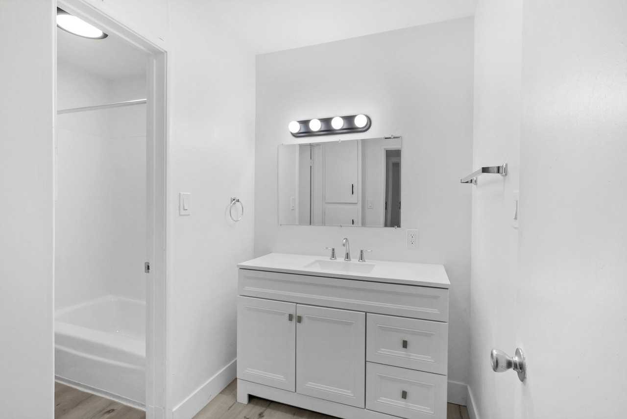 SHELFIELD APARTMENTS - Photo 7 of 24