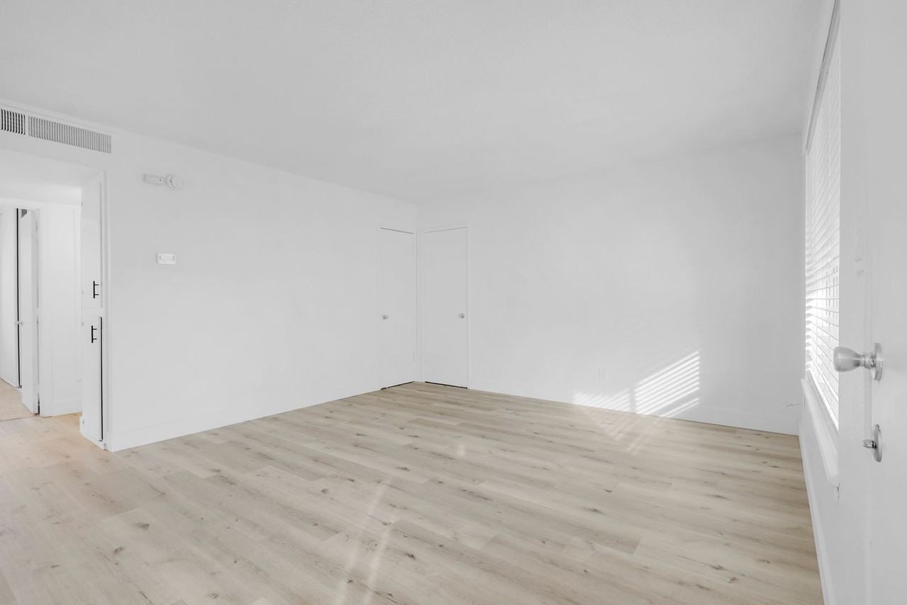 SHELFIELD APARTMENTS - Photo 4 of 14