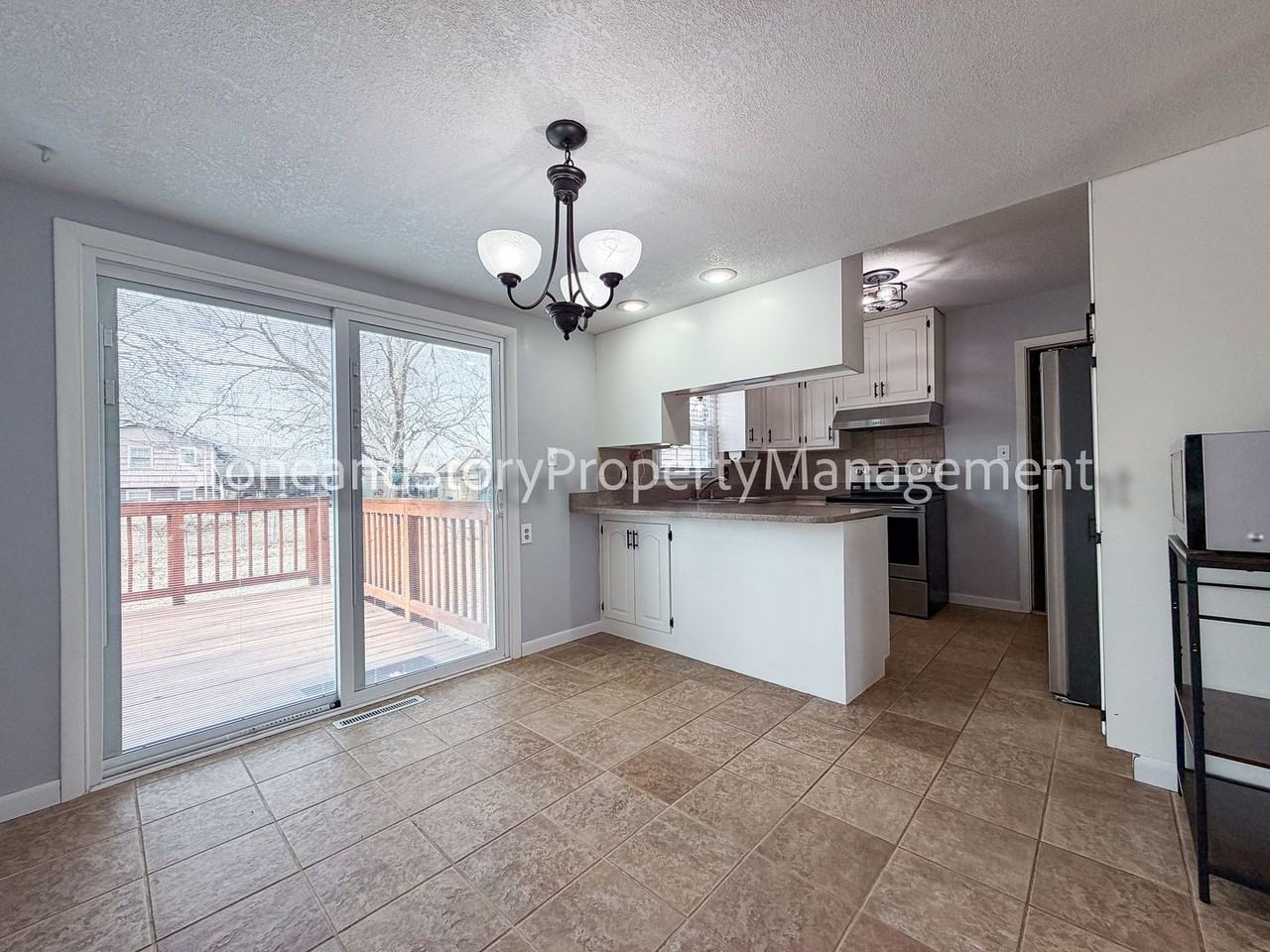 3125 Sw Mulvane St - Photo 5 of 27