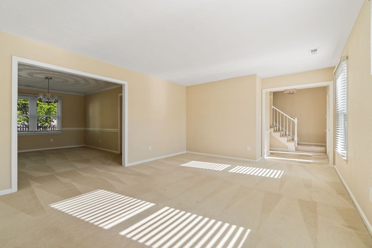 1073 Heatherwood Dr #1 - Photo 3 of 15