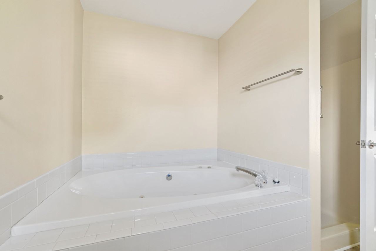 1073 Heatherwood Dr #1 - Photo 7 of 15