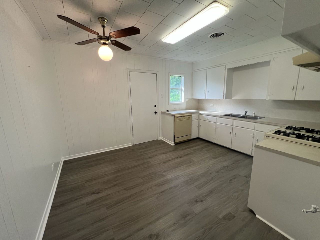 5985 Smith St #1 - Photo 3 of 15