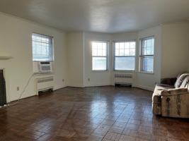 featured image of 8 Country Club Rd