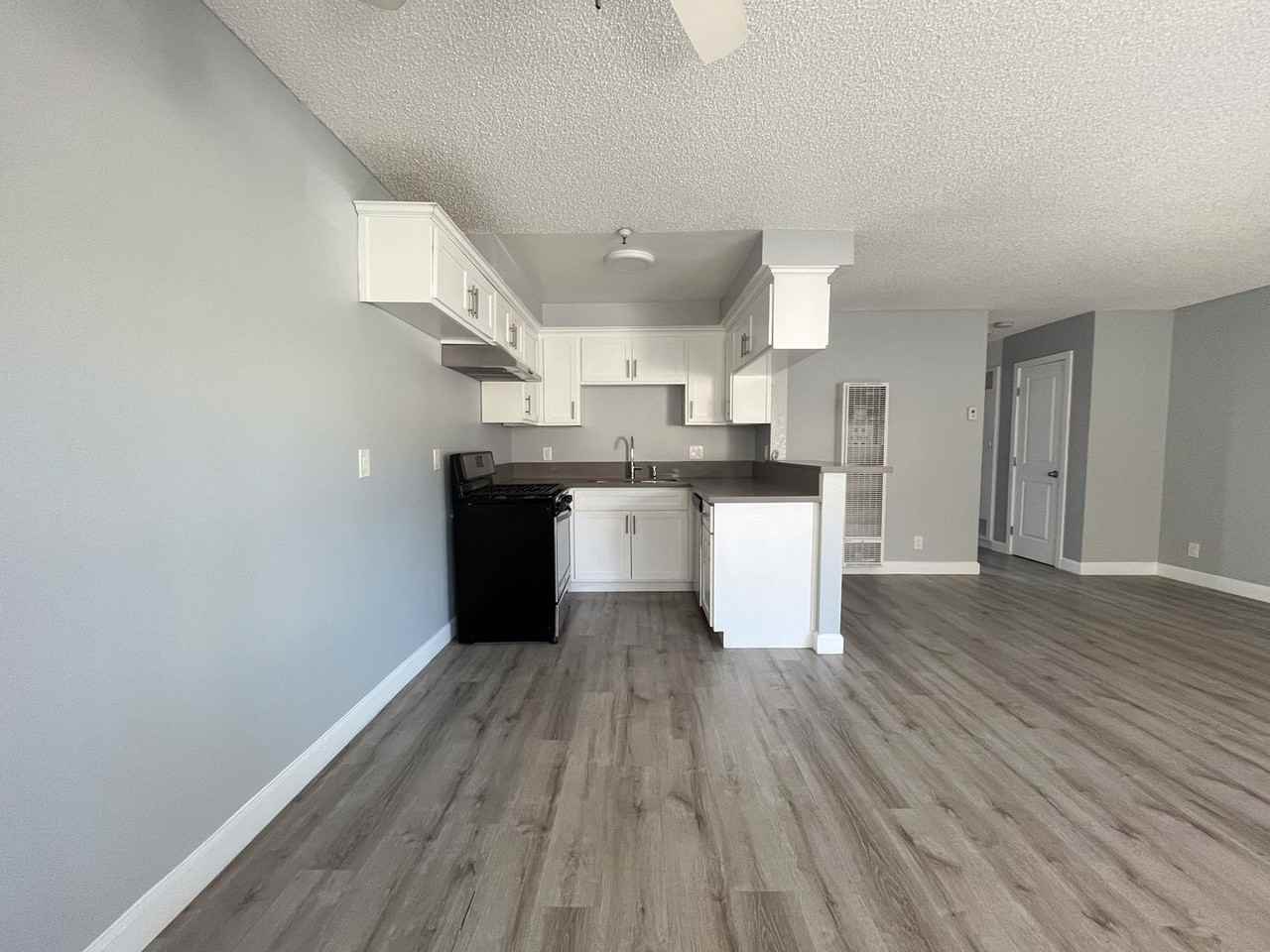 12521 Grevillea Avenue - Photo 3 of 28