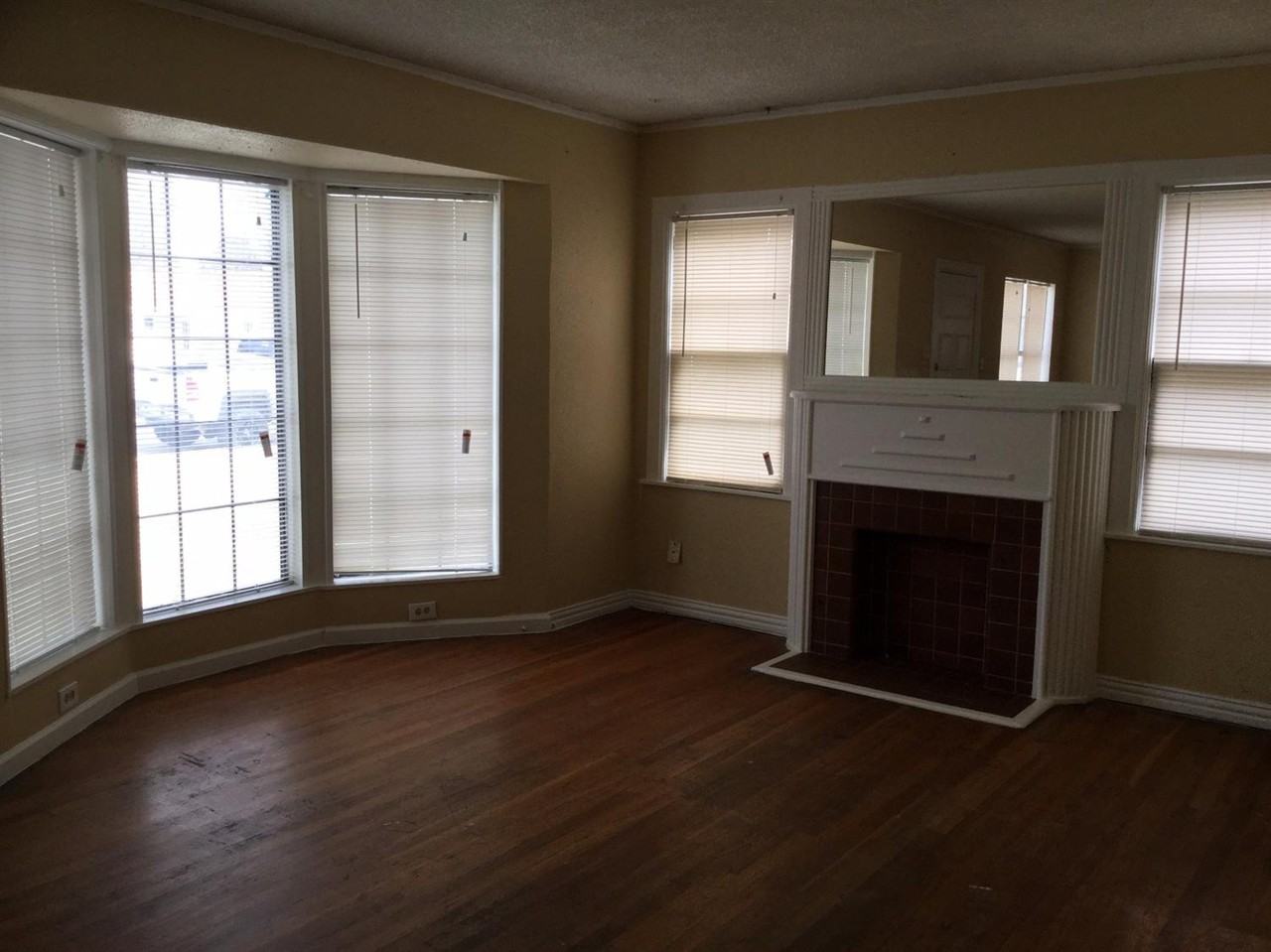 2123 30th St - Photo 2 of 9