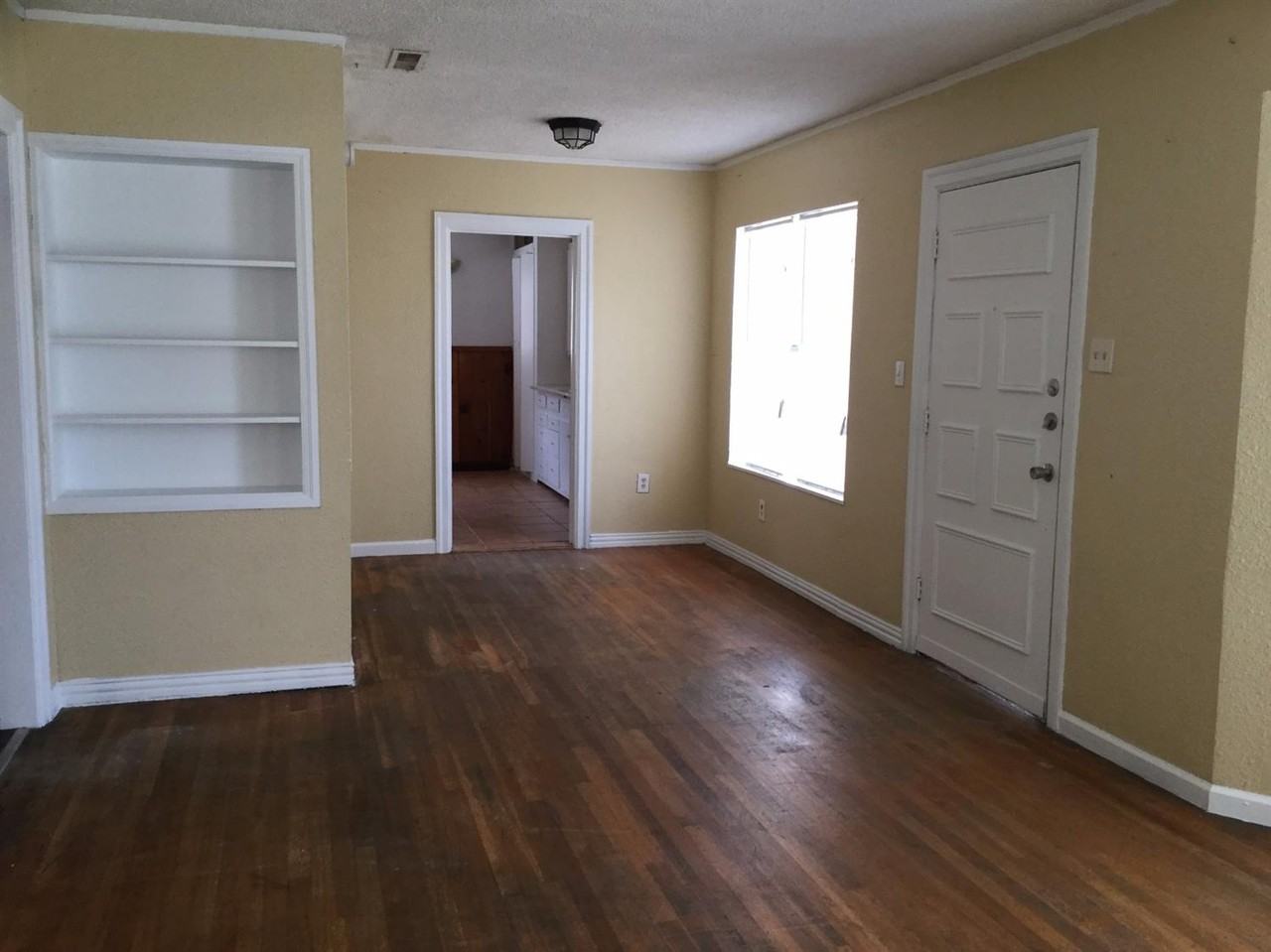 2123 30th St - Photo 3 of 9