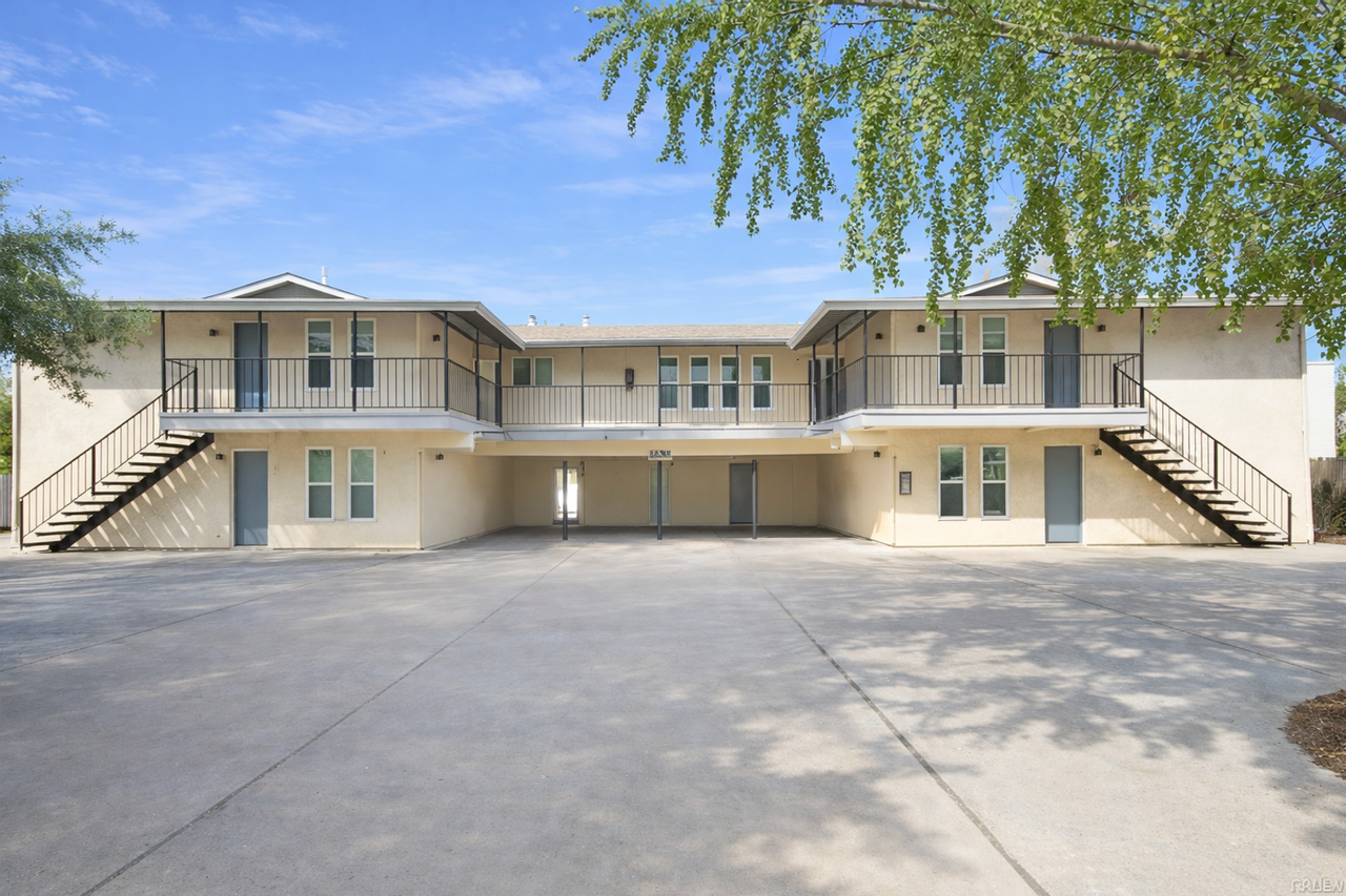 728 W. Sacramento Avenue - Photo 2 of 27