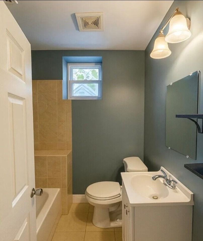 2115 Sigel St - Photo 4 of 14