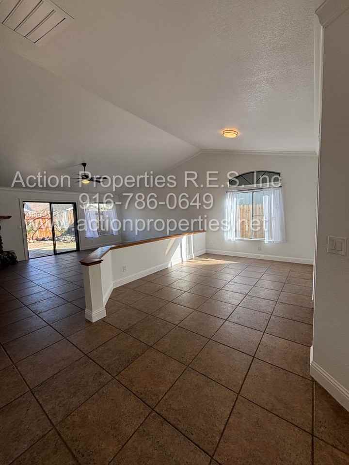 1310 Pilgrims Dr - Photo 2 of 46