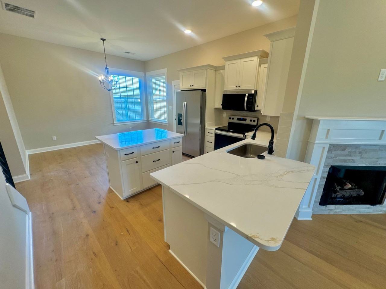 582 Bolivar Dr - Photo 3 of 19