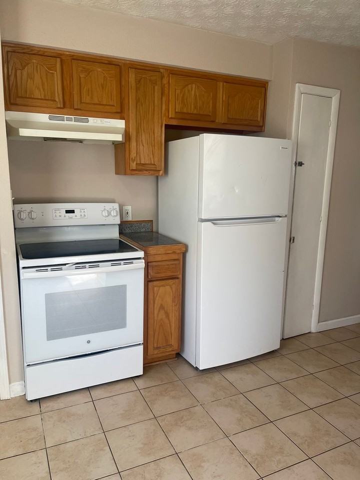 20751 Bowling Green Rd - Photo 2 of 11