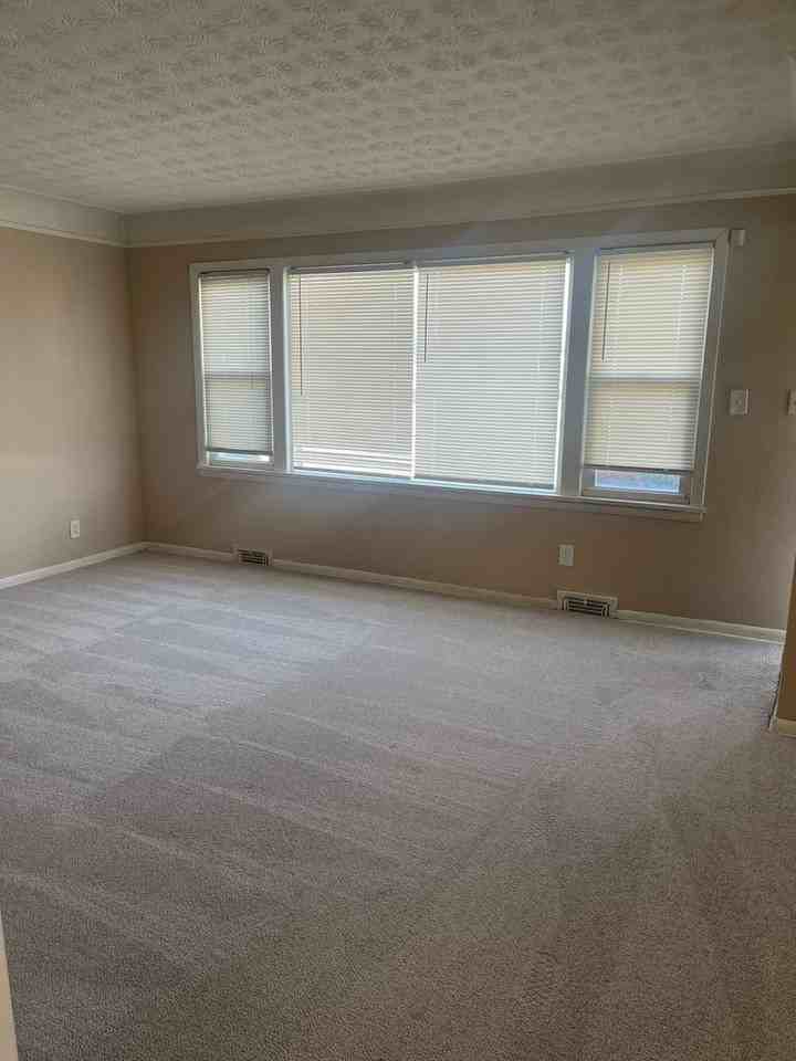 20751 Bowling Green Rd - Photo 5 of 11