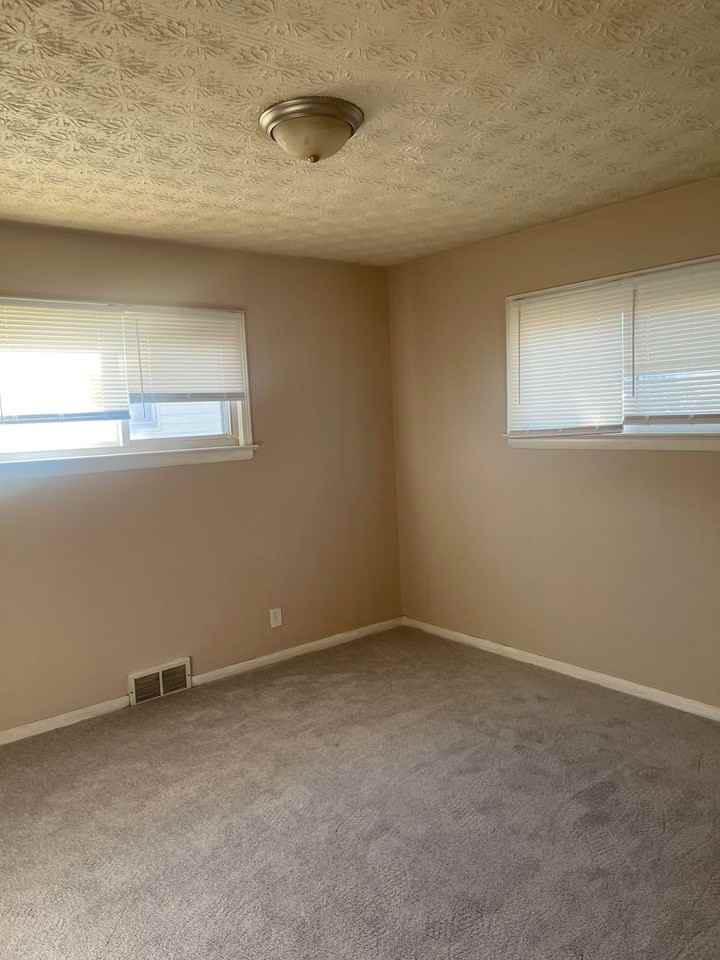 20751 Bowling Green Rd - Photo 6 of 11