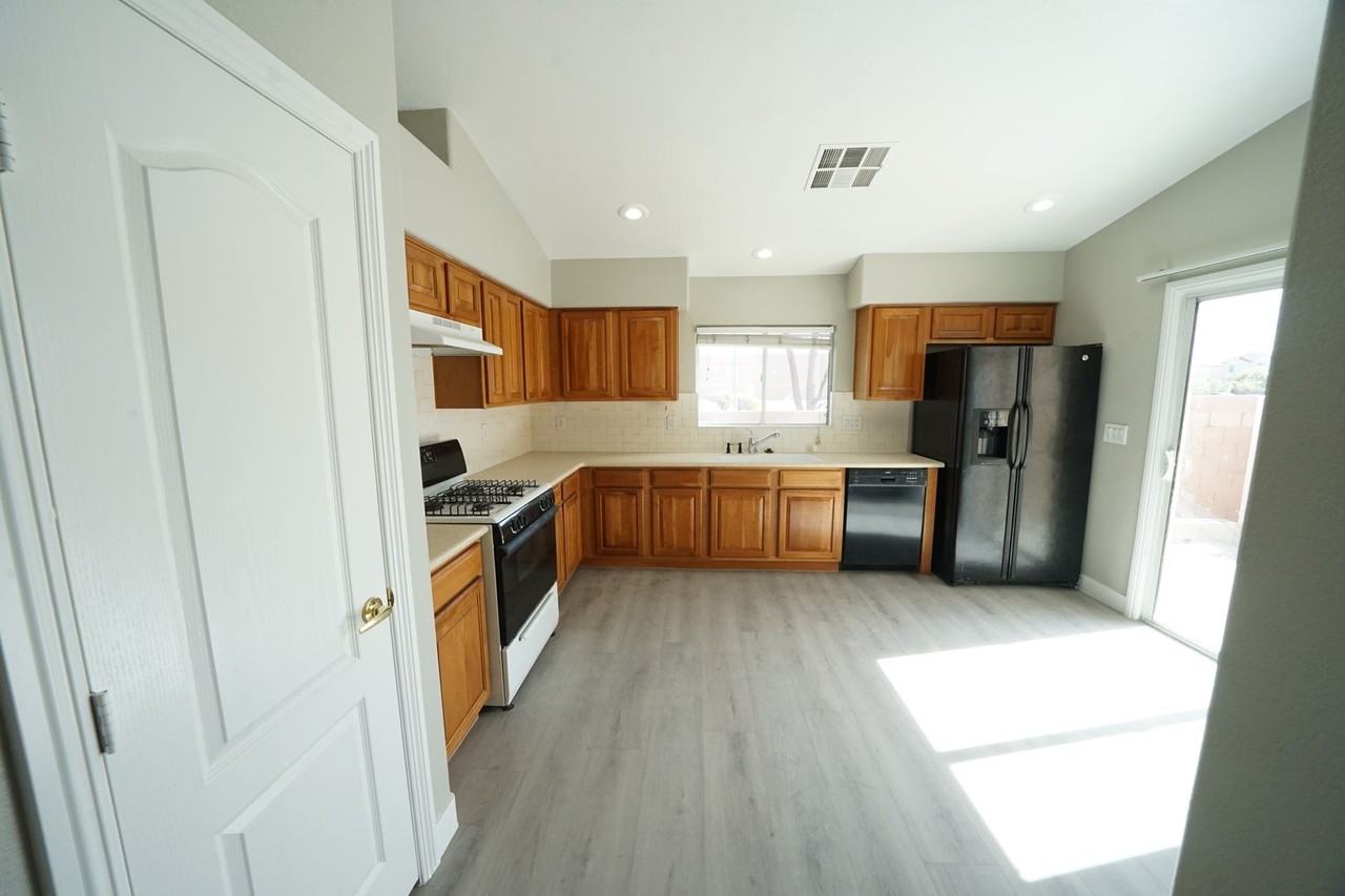 8676 Little Fox St - Photo 6 of 27