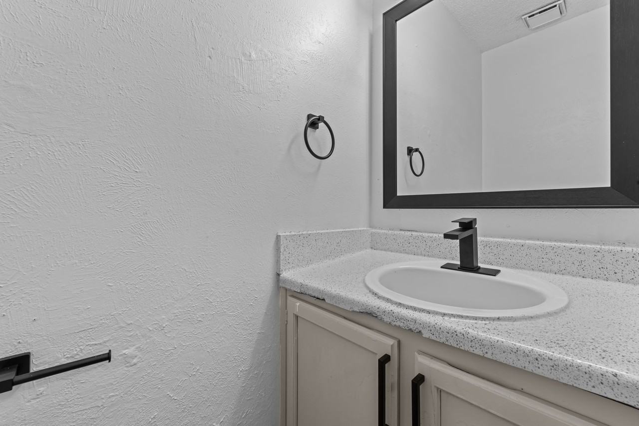 Little Creek Apartments – Your Ideal Home in Cedar Hill, TX! - Photo 7 of 22