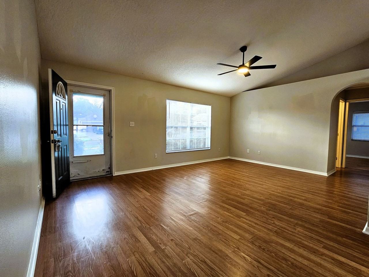 913 Palm Forest Ln - Photo 2 of 14