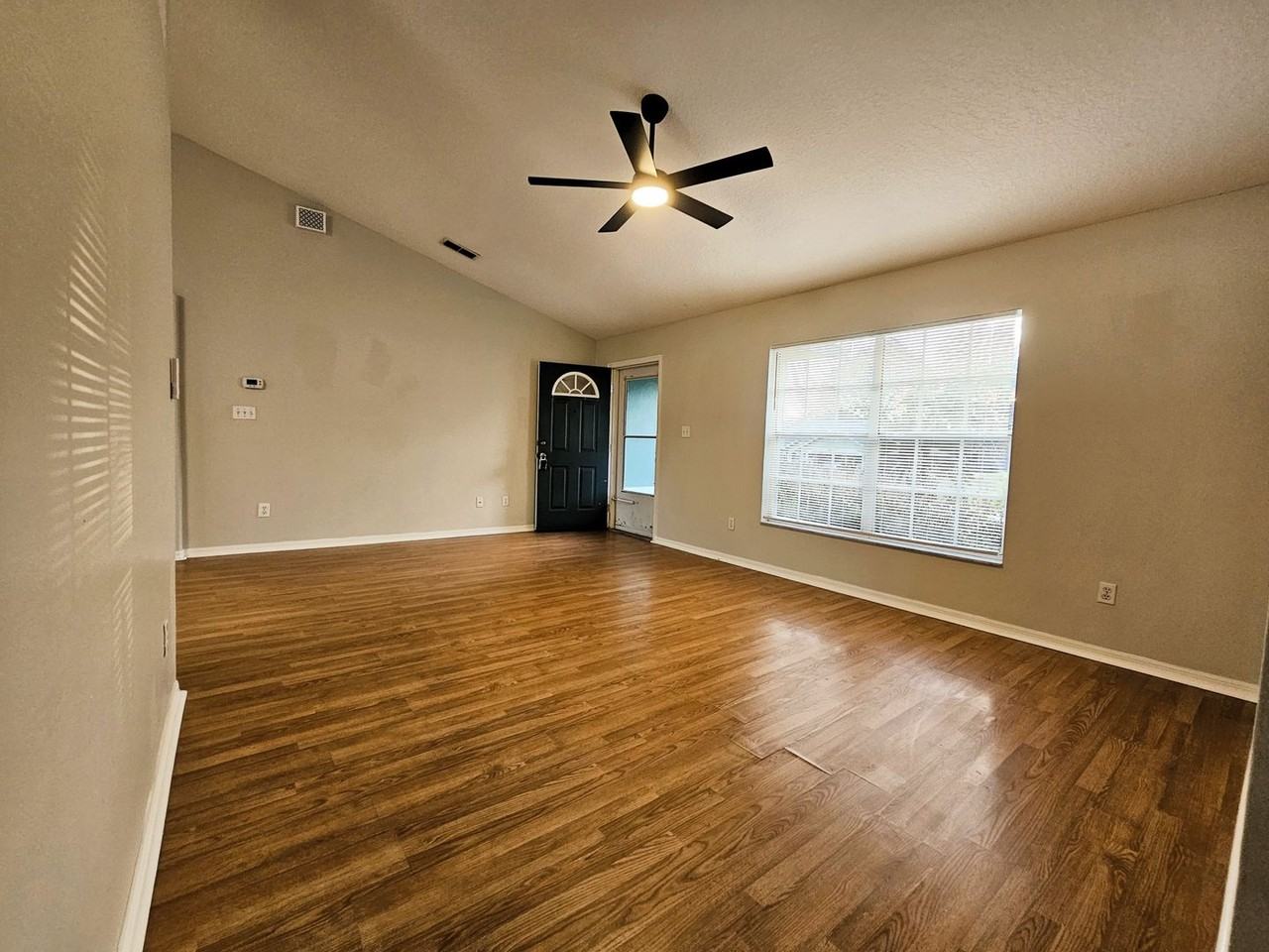 913 Palm Forest Ln - Photo 3 of 14