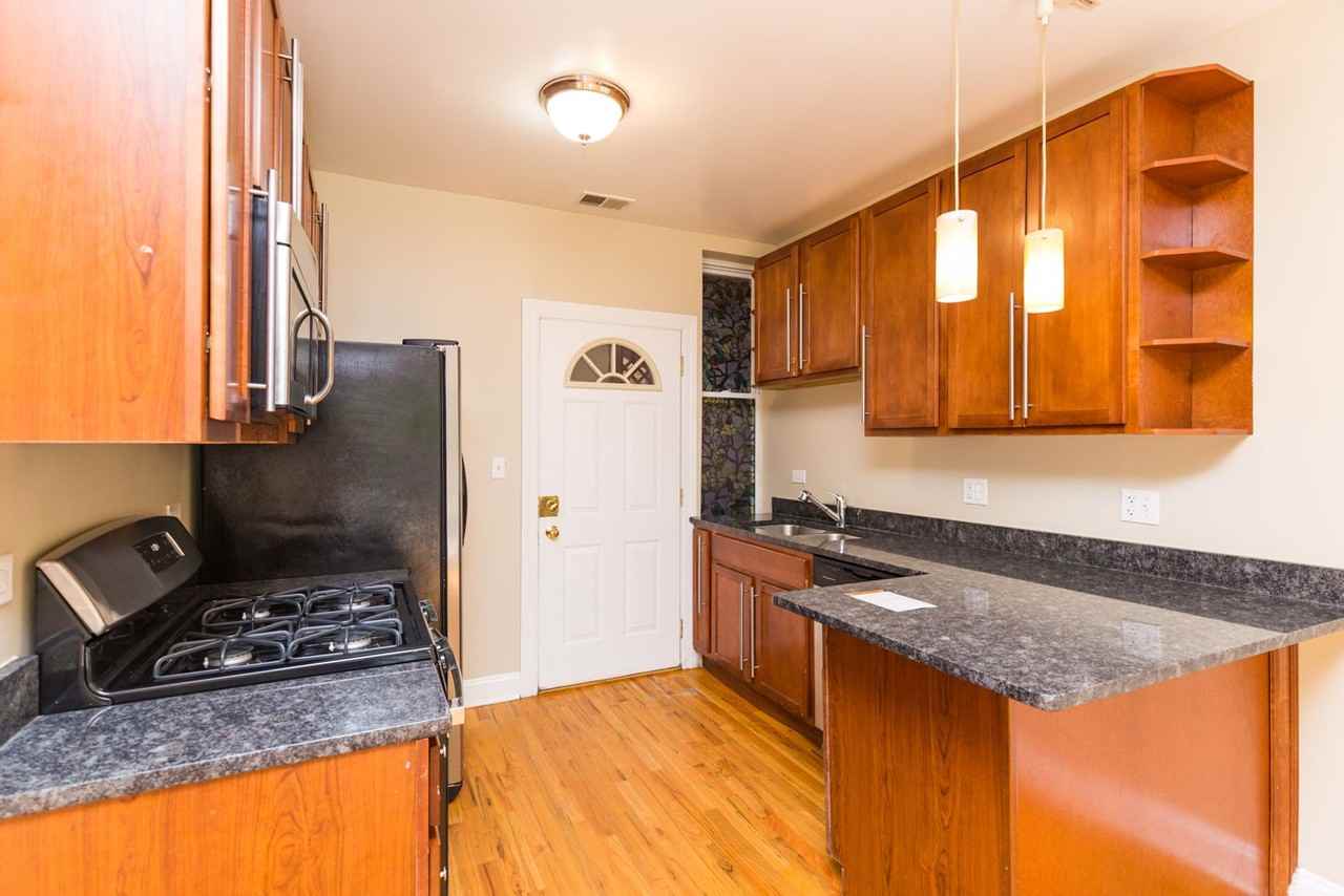 Greenleaf - Photo 3 of 29