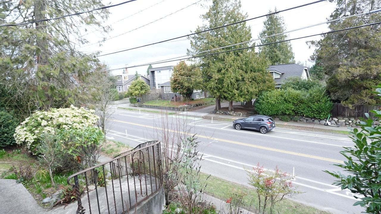 7611 7611 15th Ave NE  - Green #2 - Photo 2 of 11