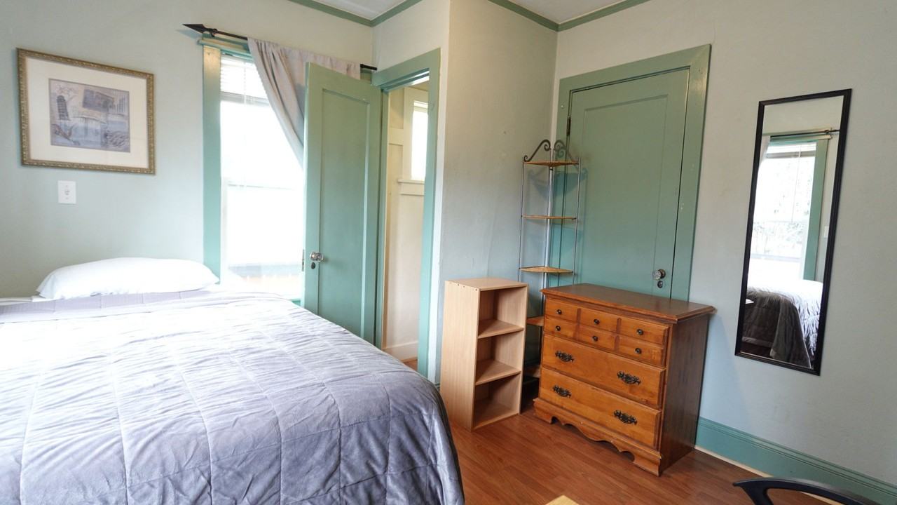 7611 7611 15th Ave NE  - Green #2 - Photo 3 of 11