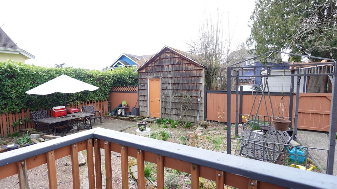 7611 7611 15th Ave NE  - Green #2 - Photo 5 of 11