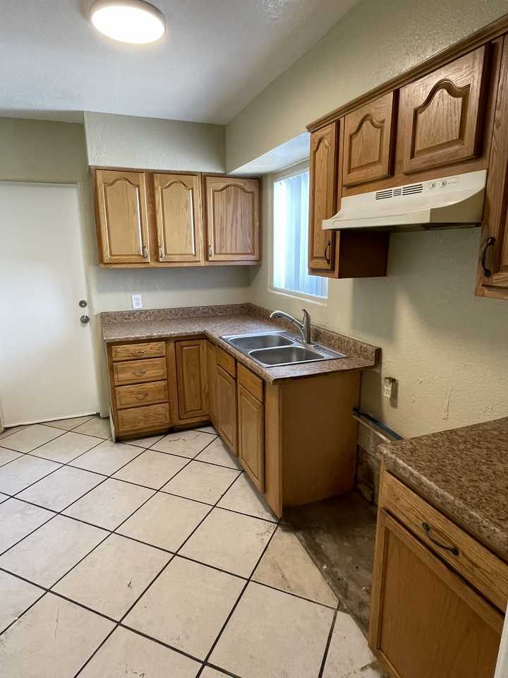 1701 E Harvard St #1TH - Photo 6 of 10