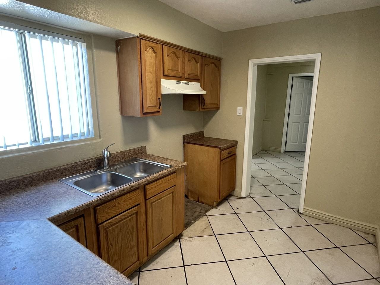 1701 E Harvard St #1TH - Photo 7 of 10