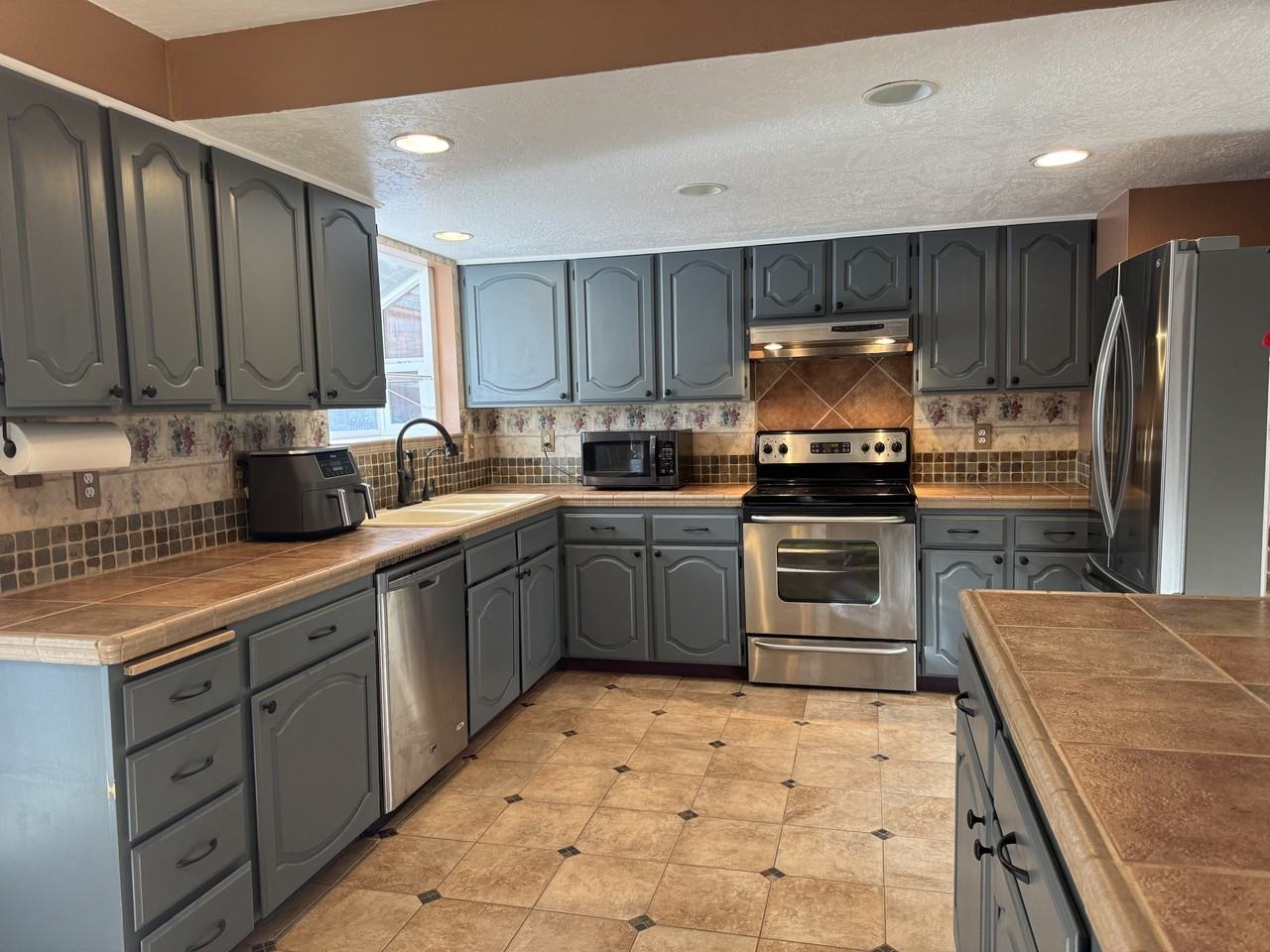 1855 King Edward Dr #1 - Photo 3 of 48