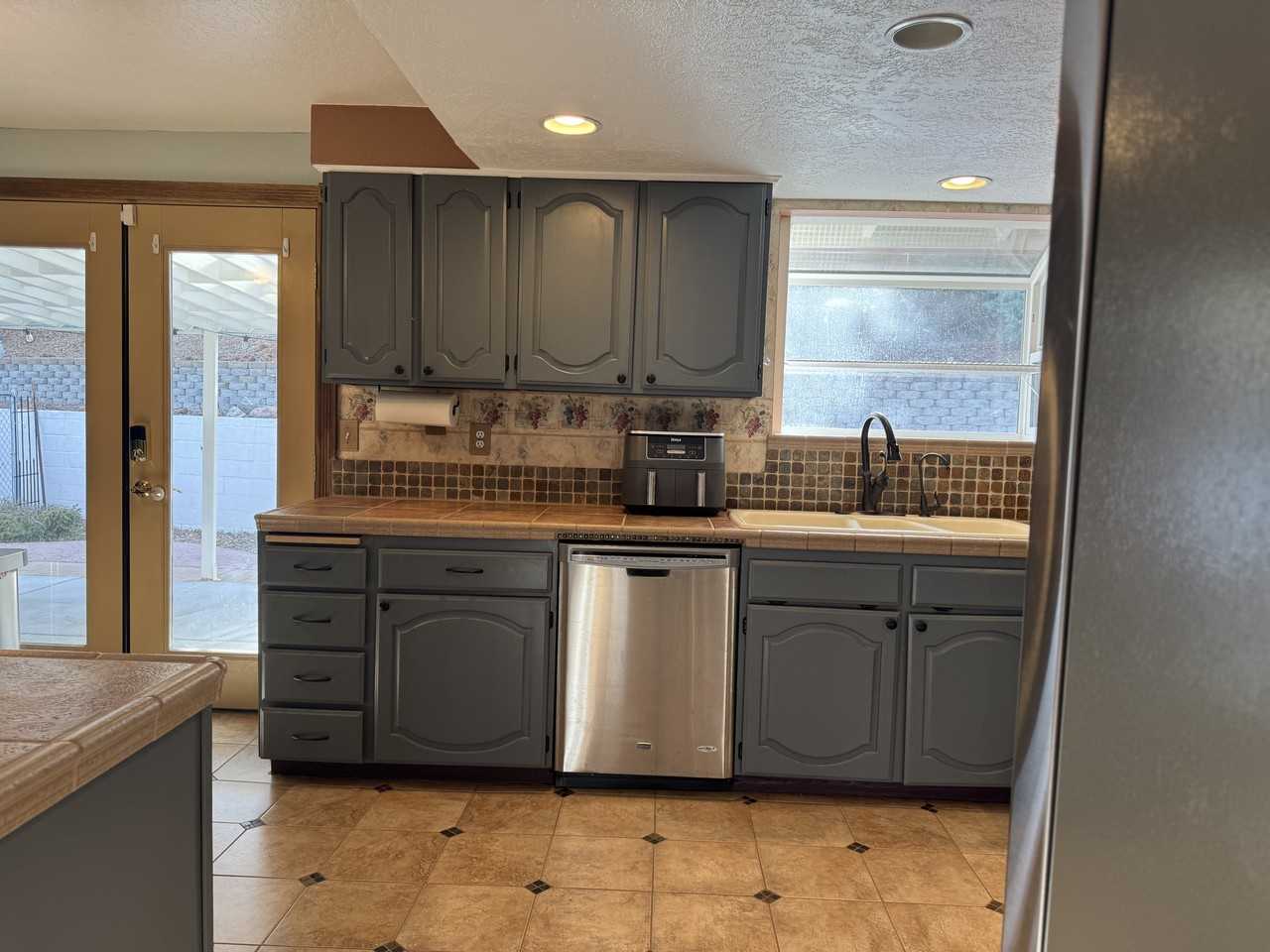 1855 King Edward Dr #1 - Photo 5 of 48