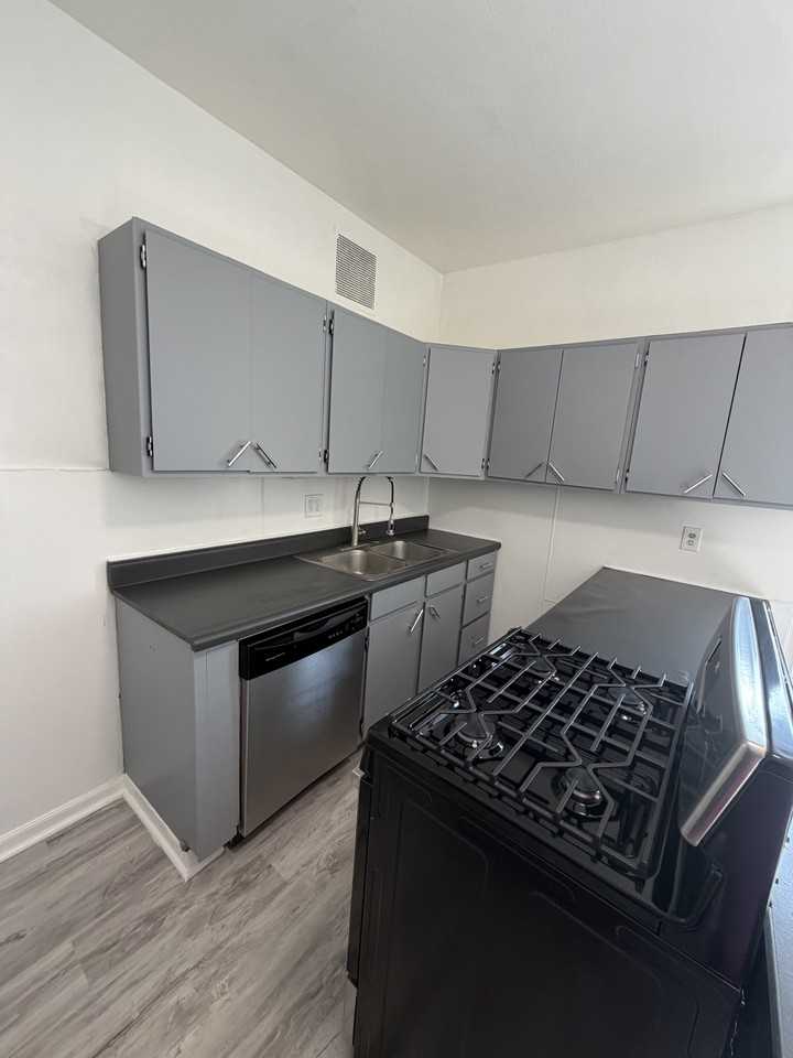 601 N Church St #1 - Photo 3 of 20