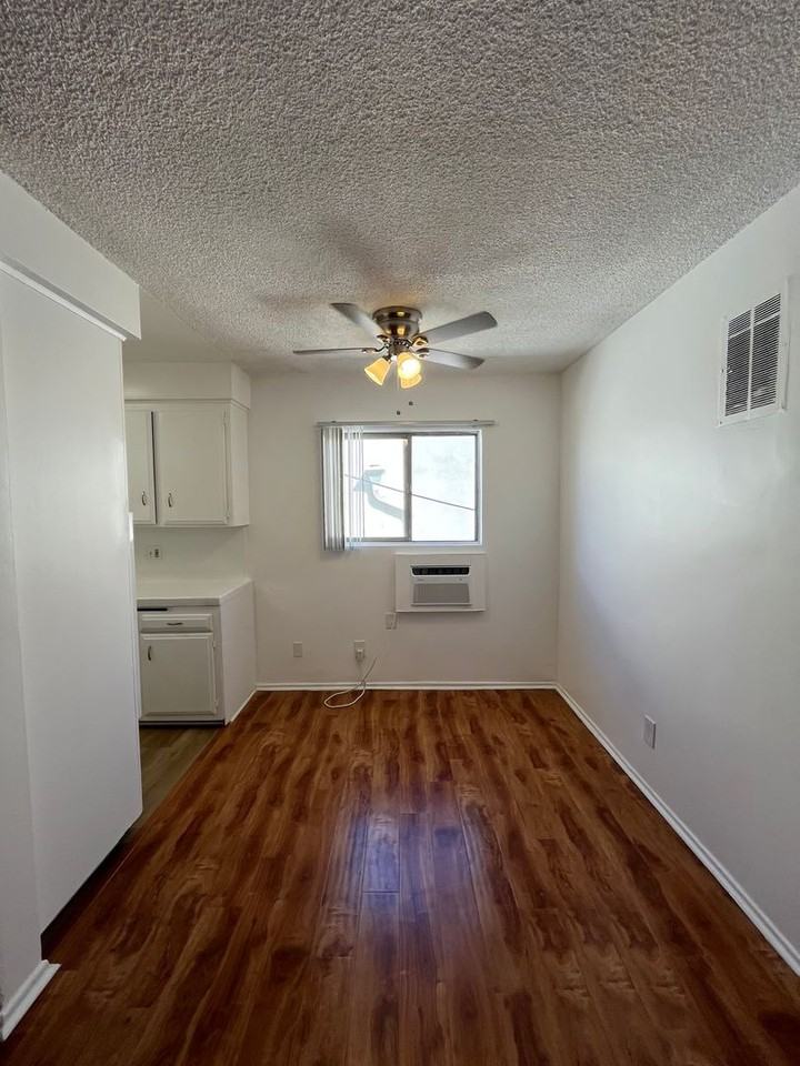 524 E Cedar Ave - Photo 2 of 15