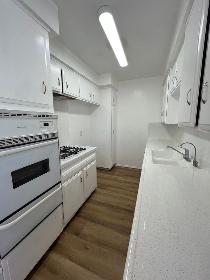 524 E Cedar Ave - Photo 3 of 15