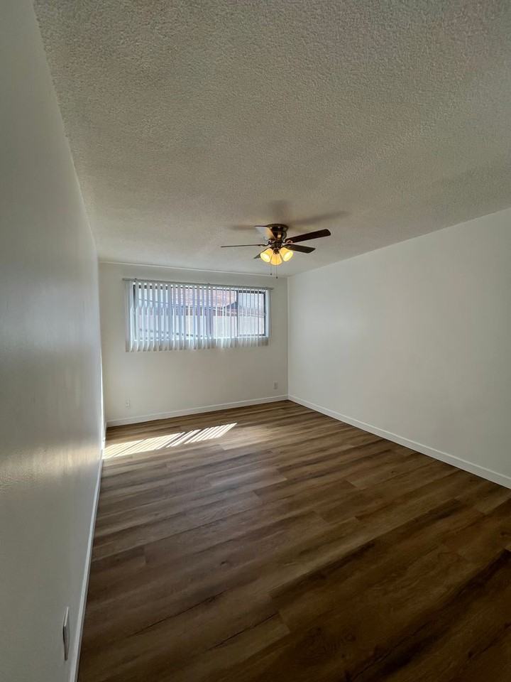 524 E Cedar Ave - Photo 5 of 15