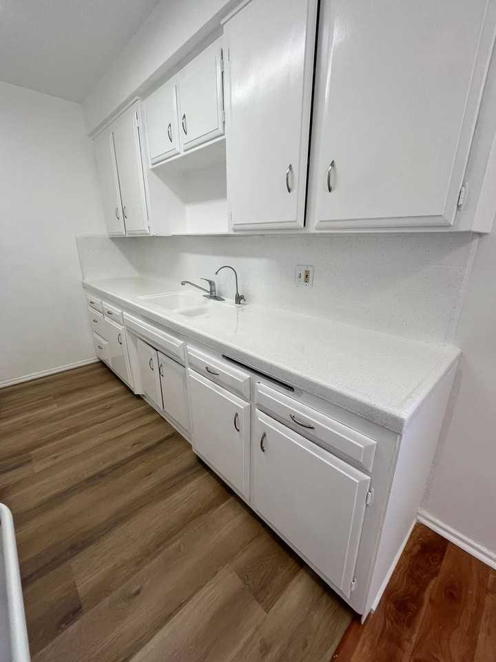 524 E Cedar Ave - Photo 6 of 15