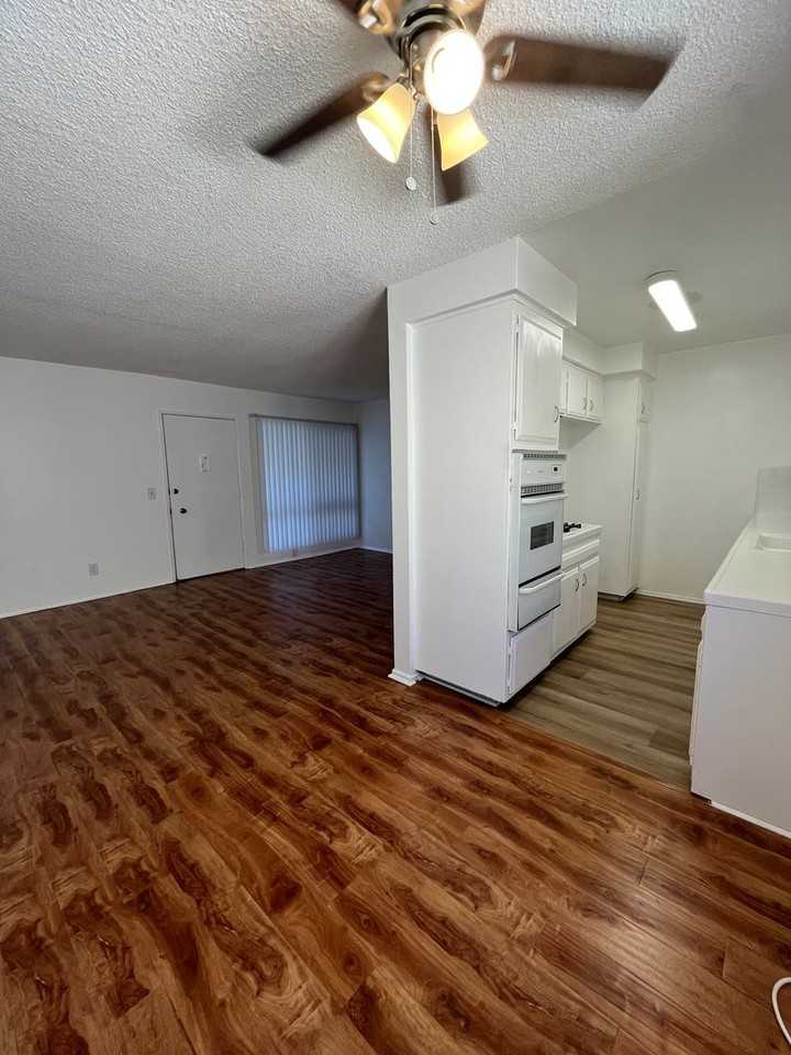 524 E Cedar Ave - Photo 7 of 15