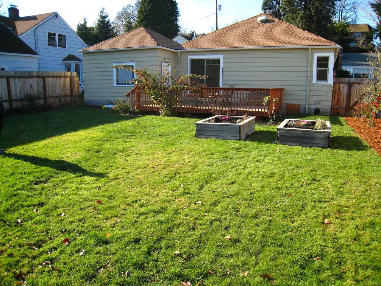 1730 Summer St Se - Photo 3 of 8