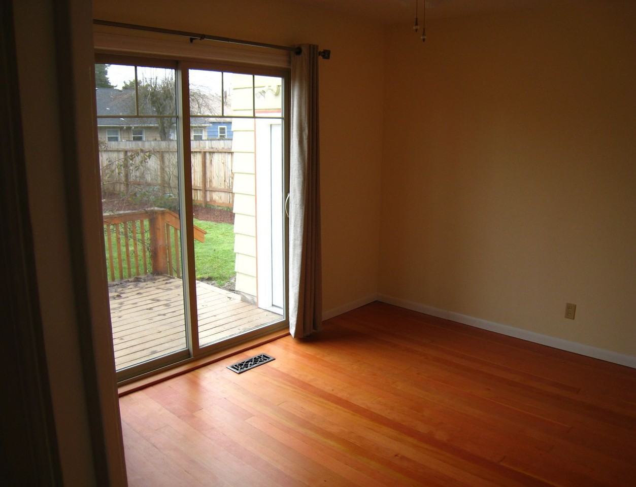 1730 Summer St Se - Photo 6 of 8