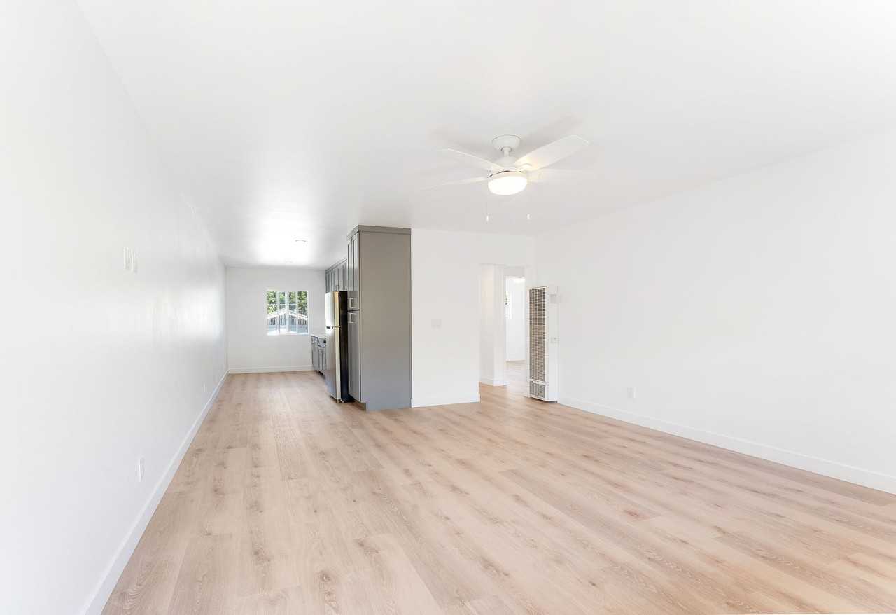 246 Coronado Avenue - Photo 2 of 9