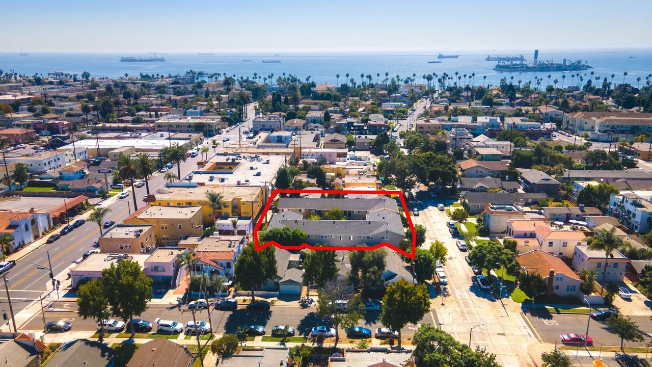 246 Coronado Avenue - Photo 4 of 9