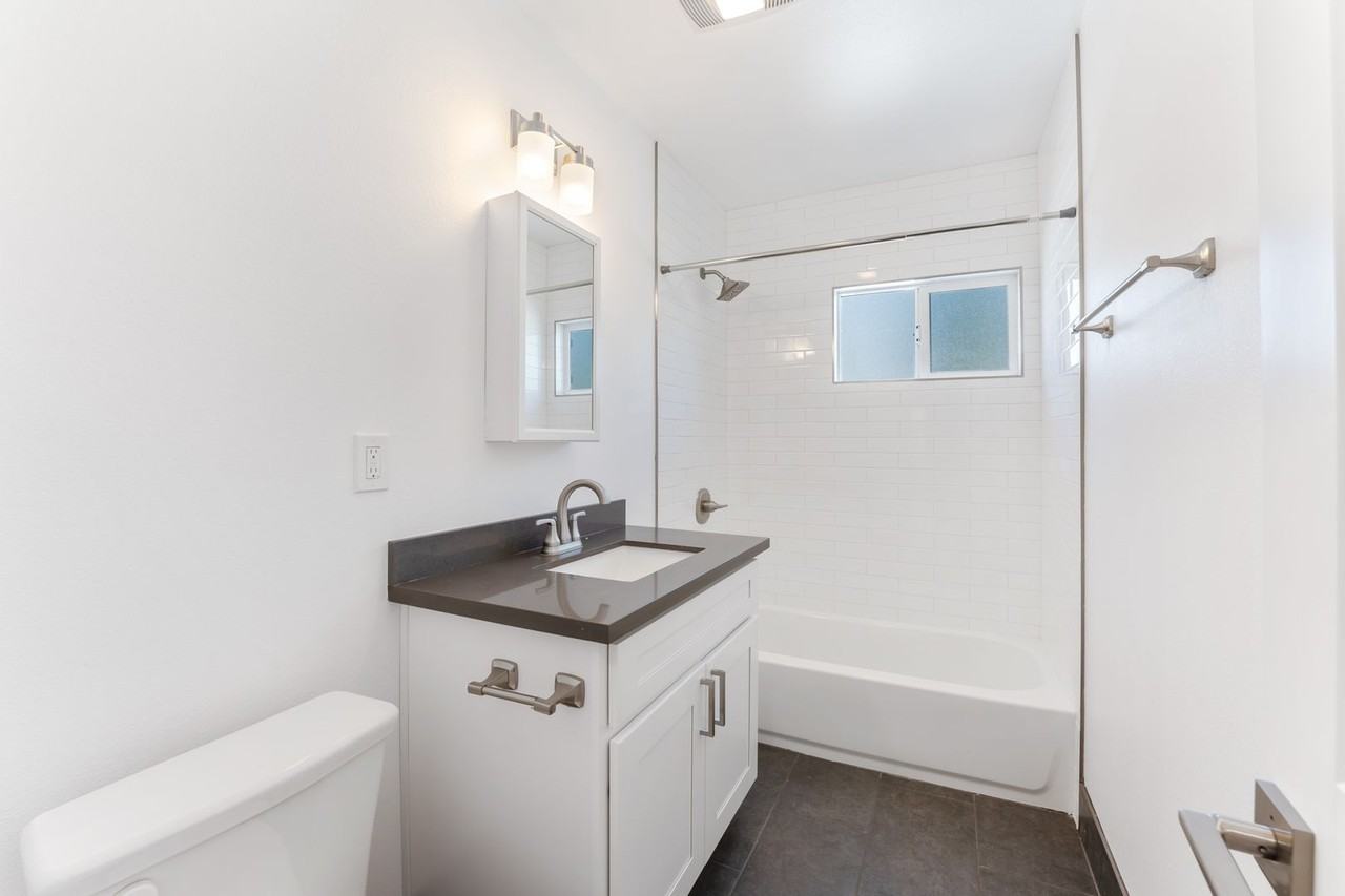 246 Coronado Avenue - Photo 7 of 9